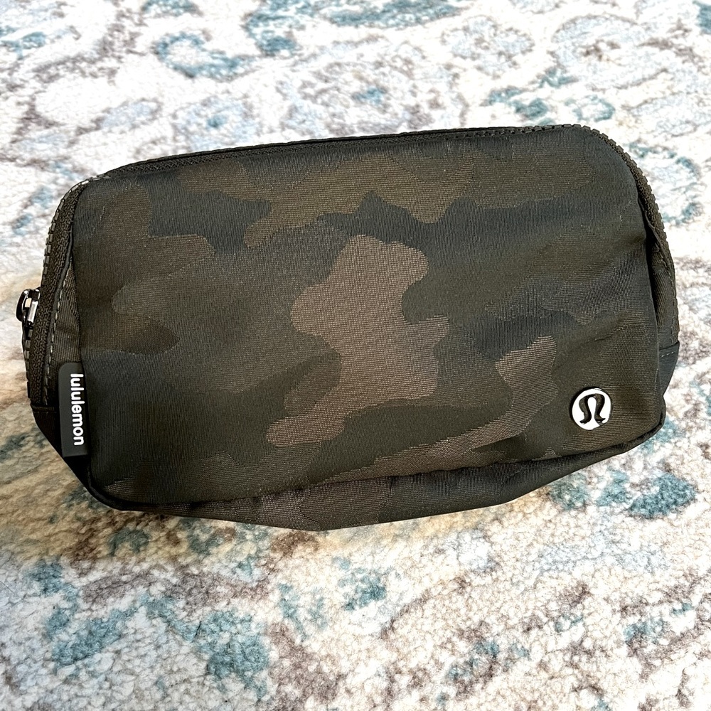 Lululemon Belt Bag Heritage Camo Jacquard Dark Olive Green